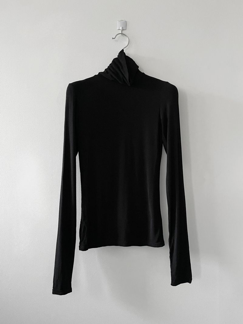 Earth half turtleneck T-shirts