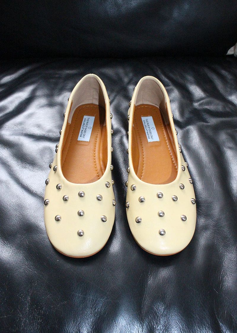 STUD BALL FLAT SHOES