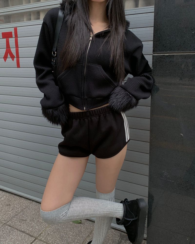 kyoive(コイブ)の「Fur crop hood jumper(Tops)」