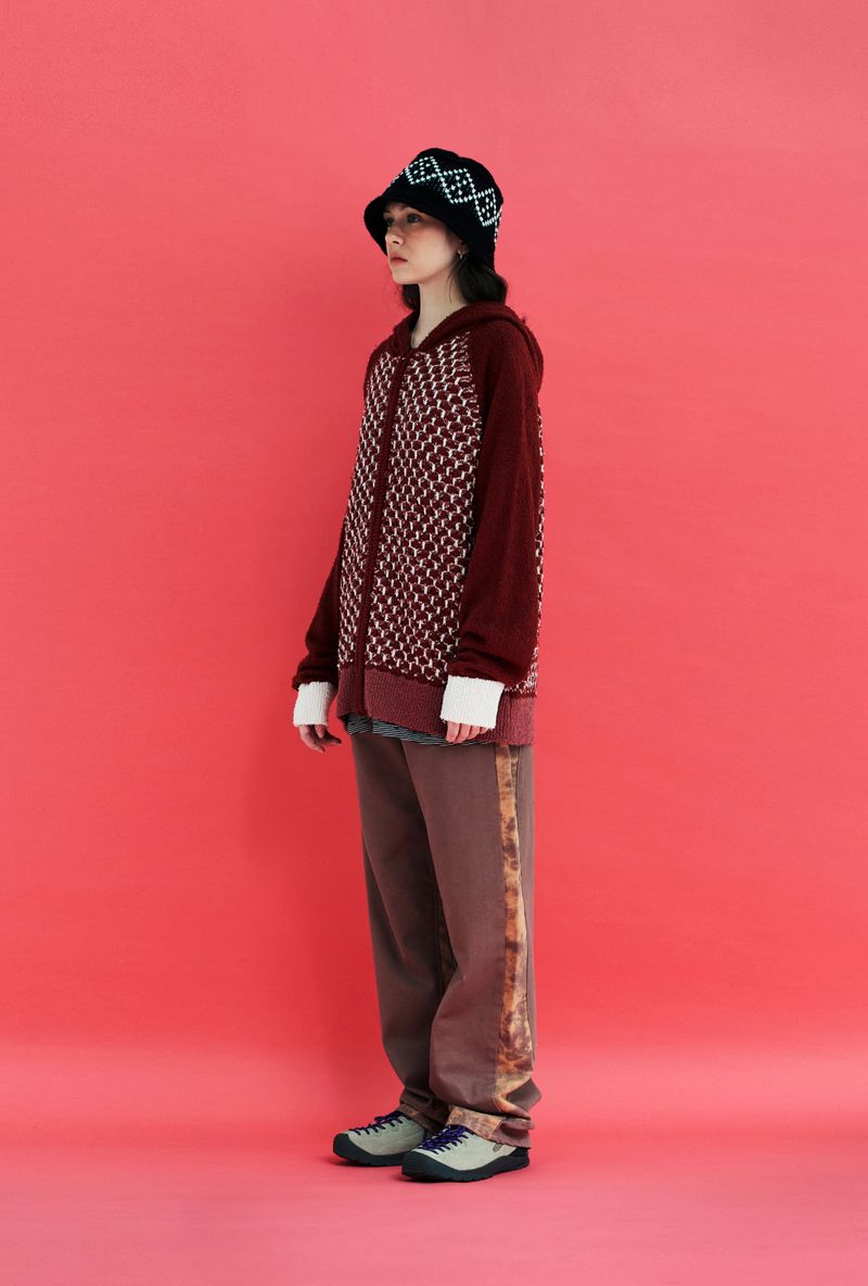 EMBOSSING CLOVER KNIT ZIP-UP HOODIE / RED