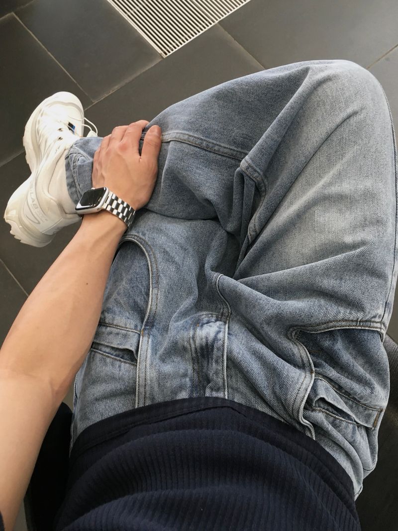 DISCERNMENT(ディサーンメント)の「Lef Two-Pocket Curved Denim Pants(Pants)」