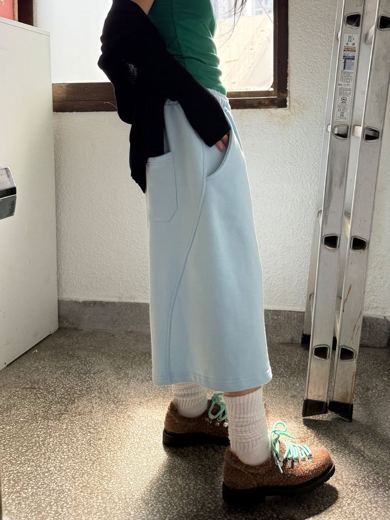 curved bermuda pants