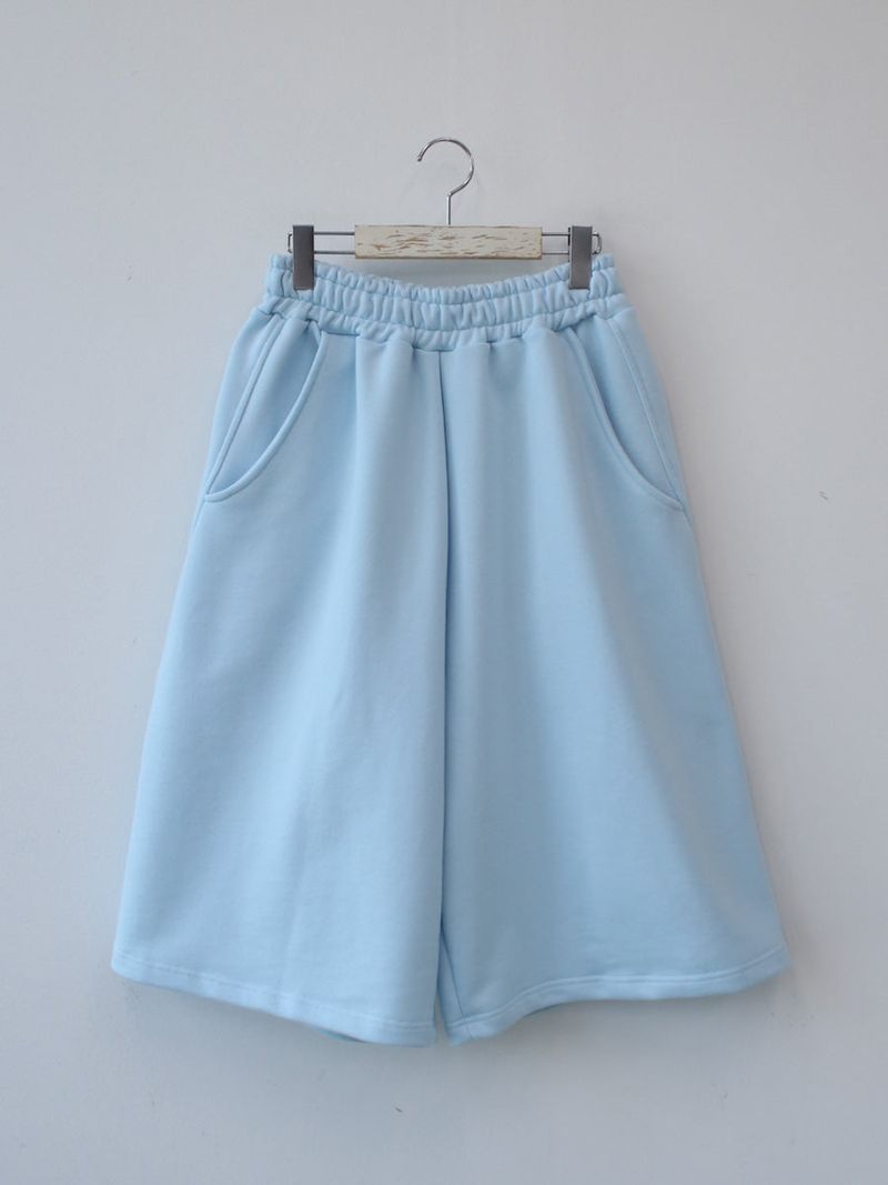 curved bermuda pants