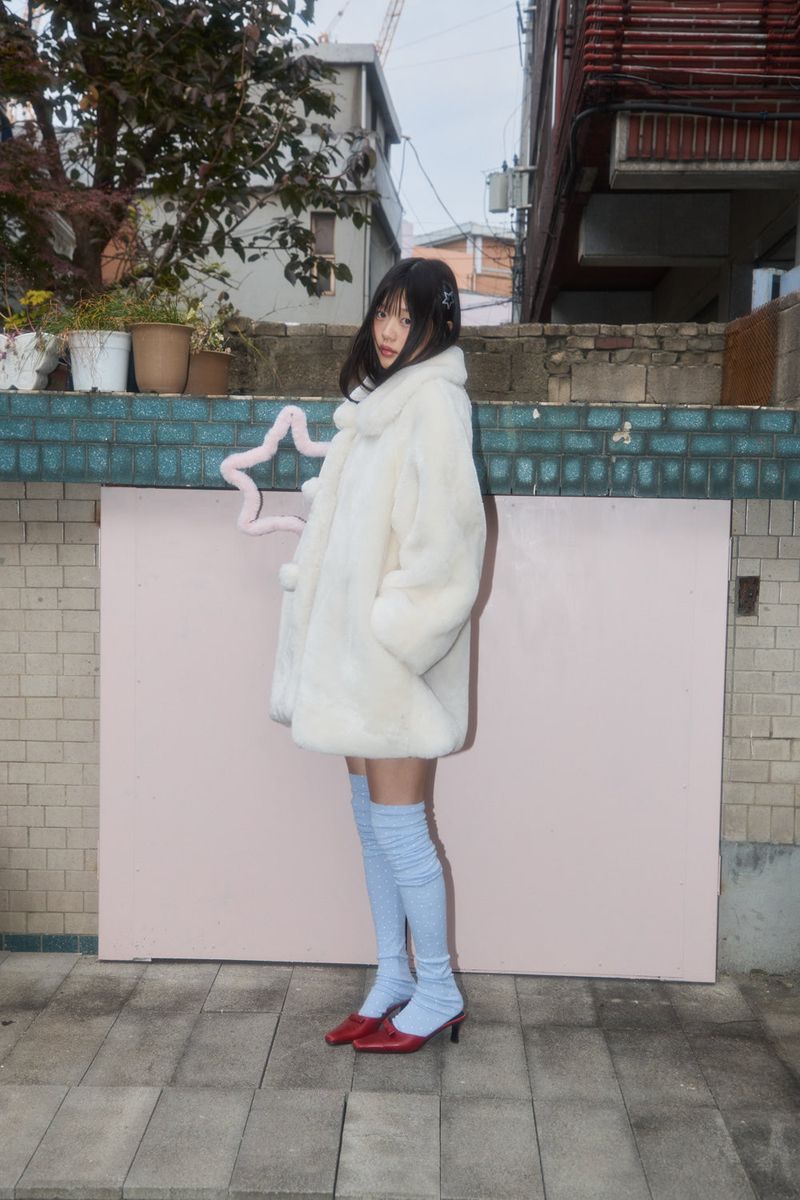 BIG COLLAR POMPOM FUR COAT (IVORY)