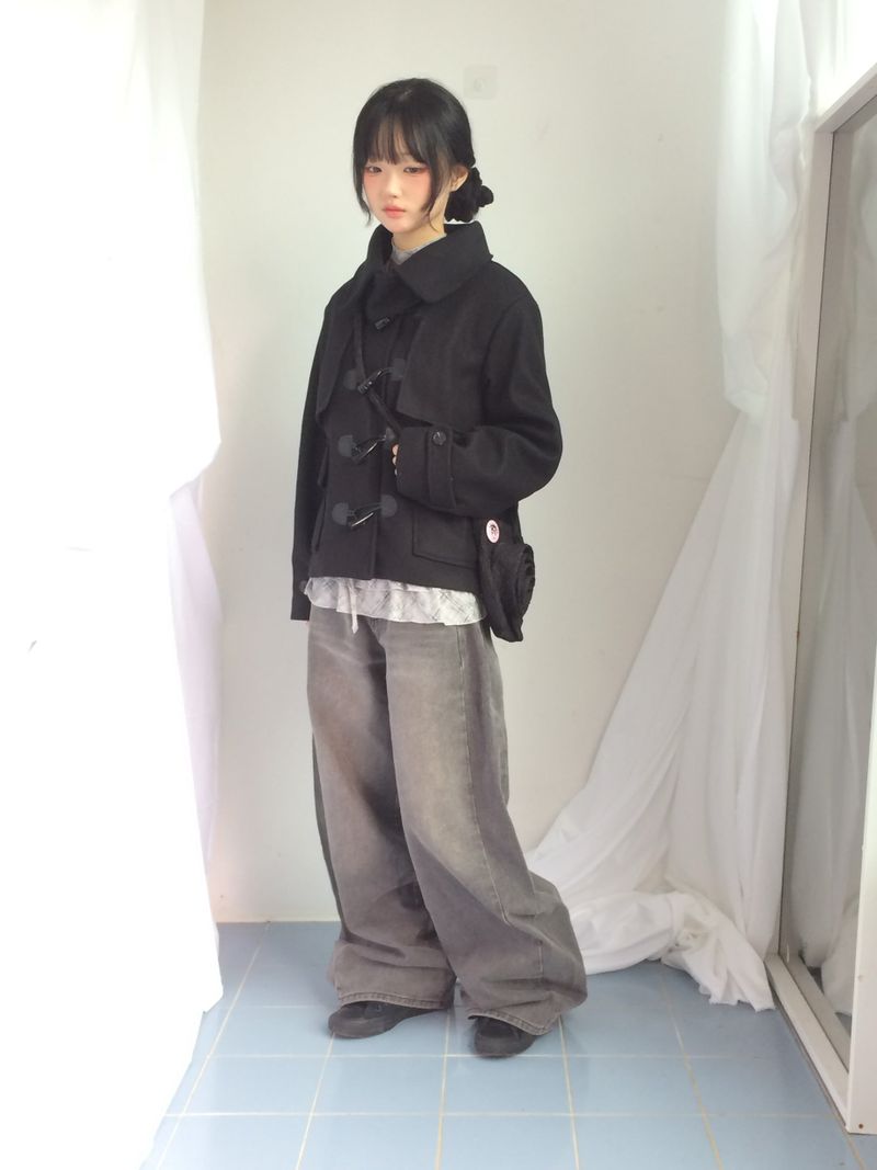 Curved incision balloon pants