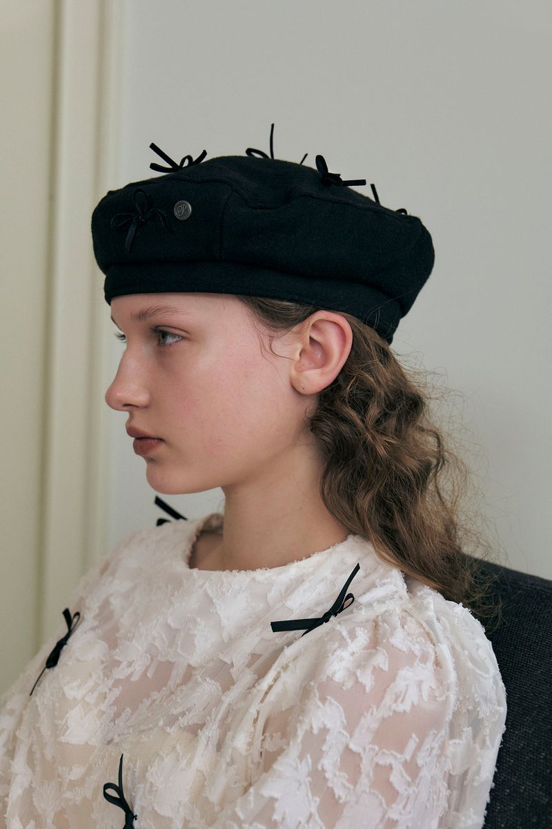 BOW BERET IN BLACK