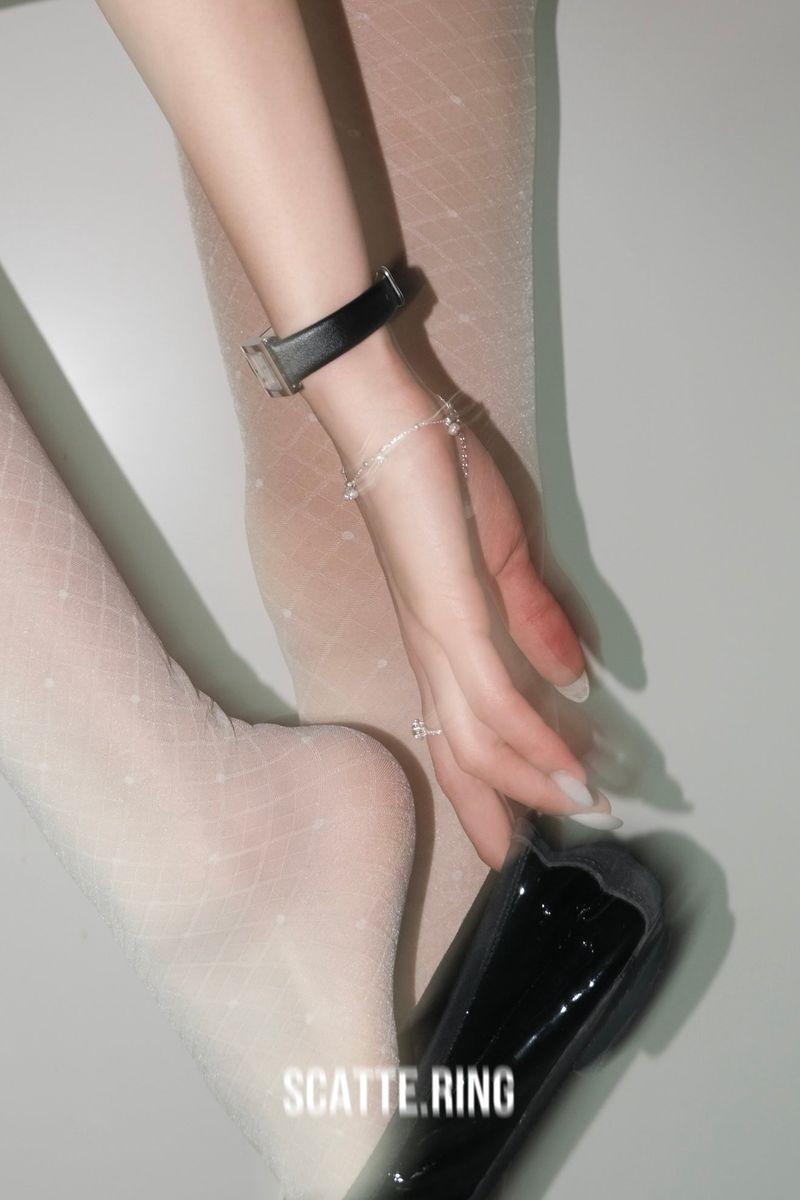 FLOATING PEARL BRACELET