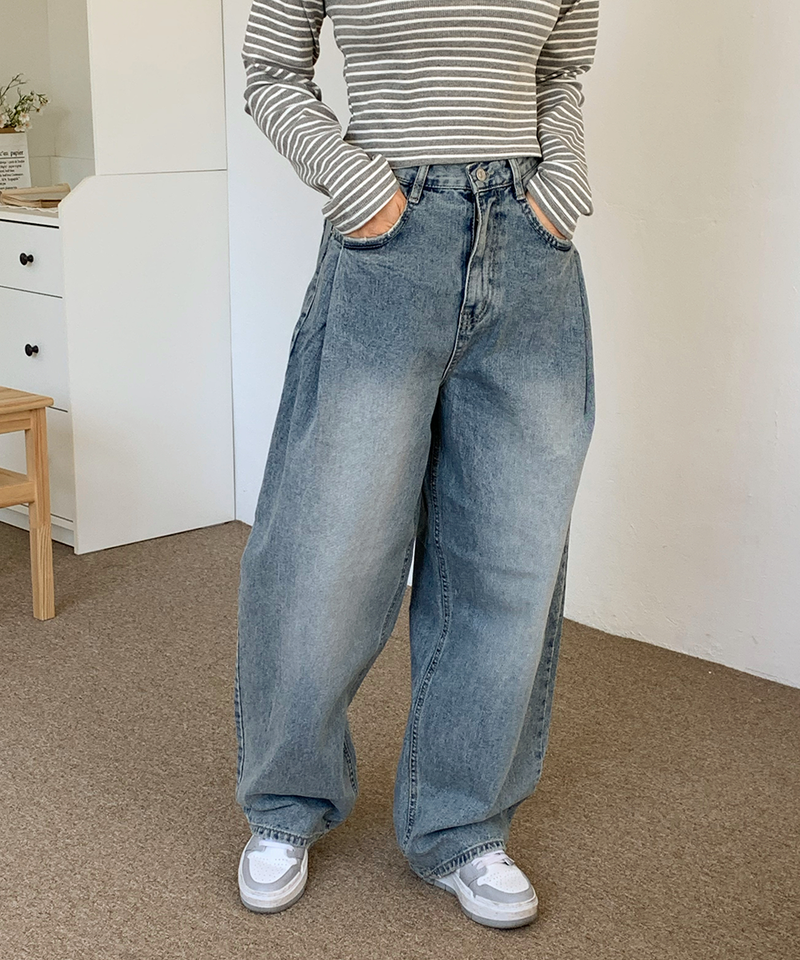 one-pintuck hip pants