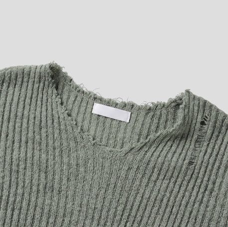Reverse damage V-neck knitwear