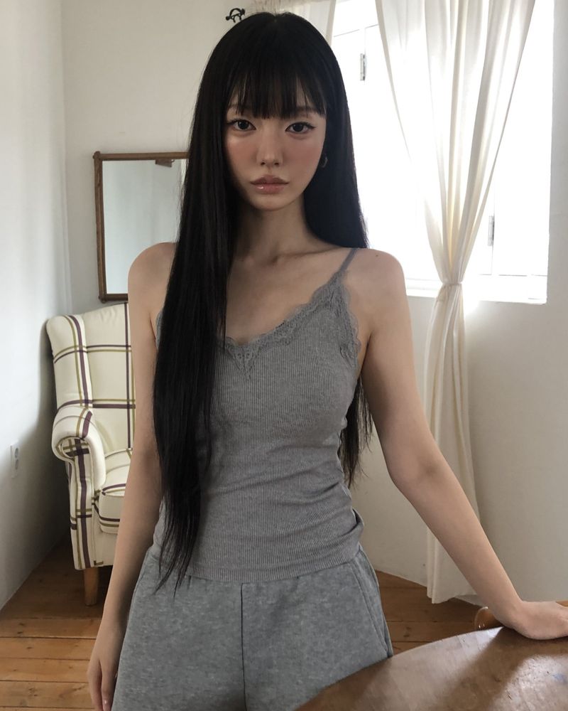 Metil Lace Cap Sleeveless Top