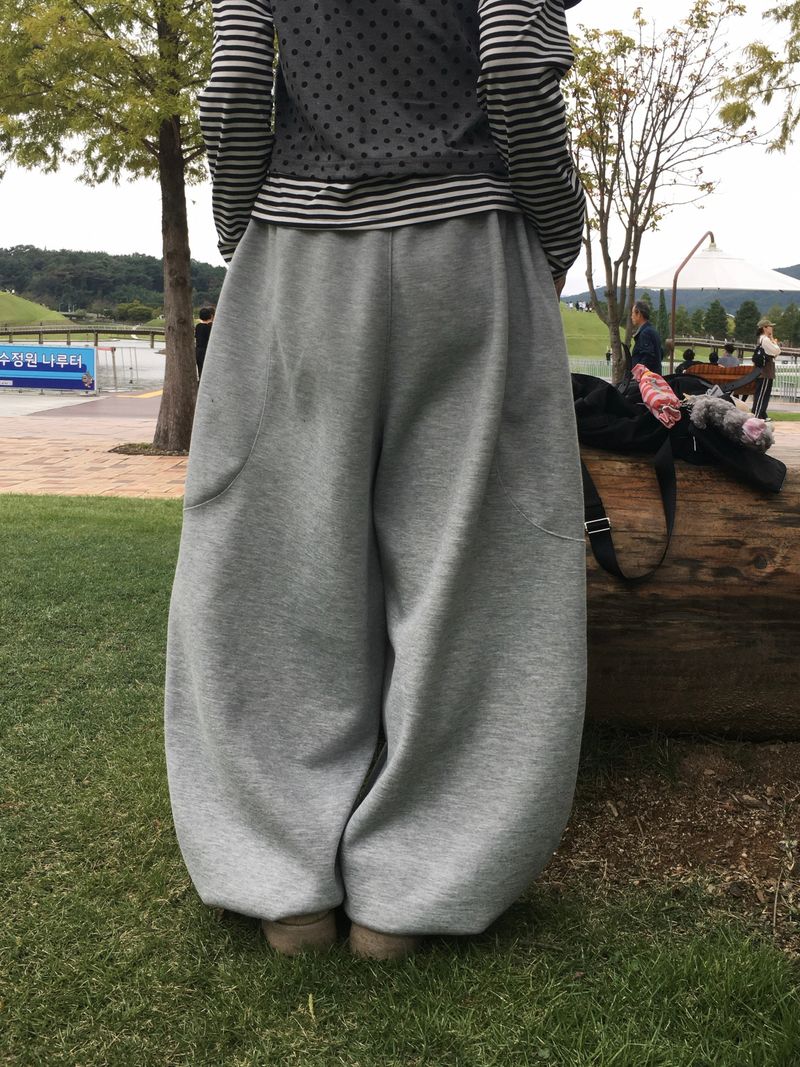 Mile Curved Two-Pocket Sweatpants (6c)