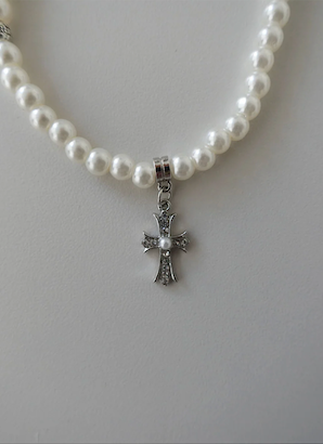 VINTAGE CROSS PEARL NECKLACE