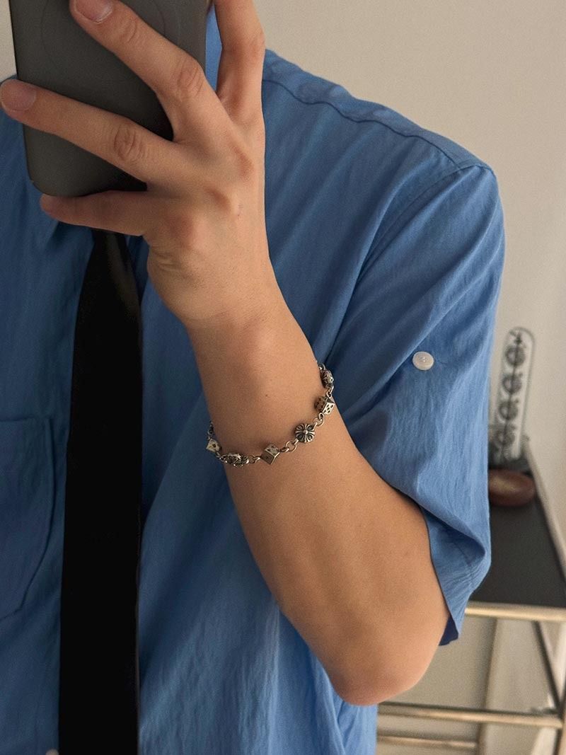 ASCLO（エジュクロ）の「ASCLO Cross Dice Surgical Bracelet（Accessories）」