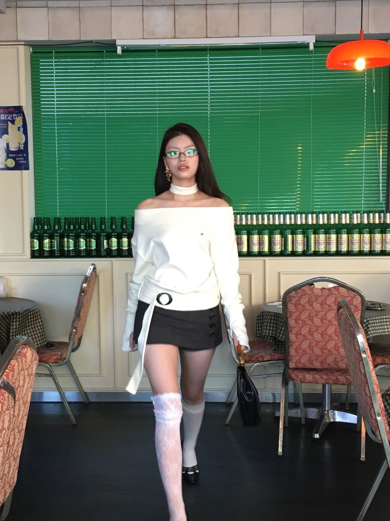 [ID] Logo Off-Shoulder Sweatshirt (Choker Set) (Ivory) 