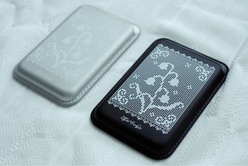 Muguet - Silver / Black | MagSafe Wallet