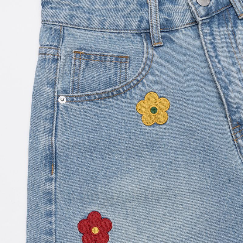 FLOWER EMBROIDERY LIGHT BLUE DENIM SHORTS code 18201