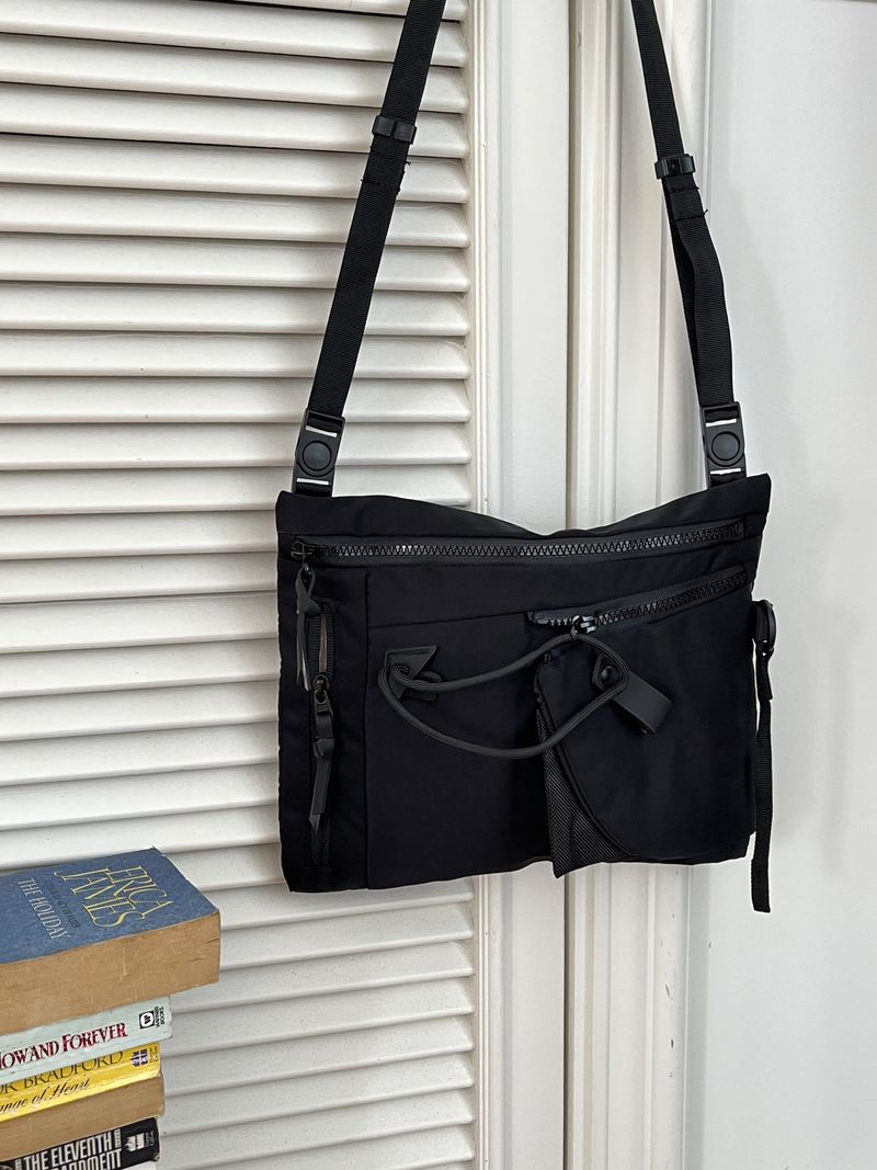 WONDER WONDER（ワンダーワンダー）の「Mighty Zipper Square Mini Messenger Cross Bag（Bags）」