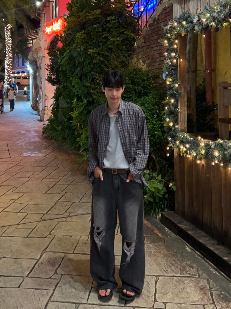 Frayed Distressed Denim Pants – S/M/L (2 Colors)