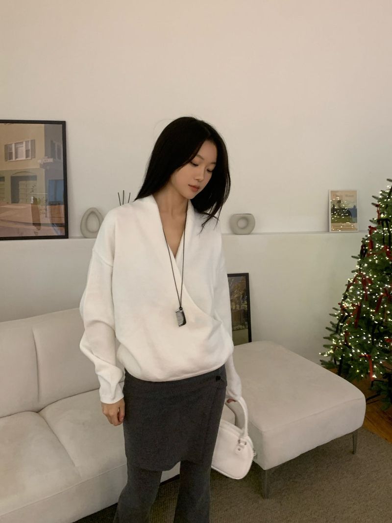 Melli Loose-Fit Wrap V-Neck Hidden Snap Knit Top