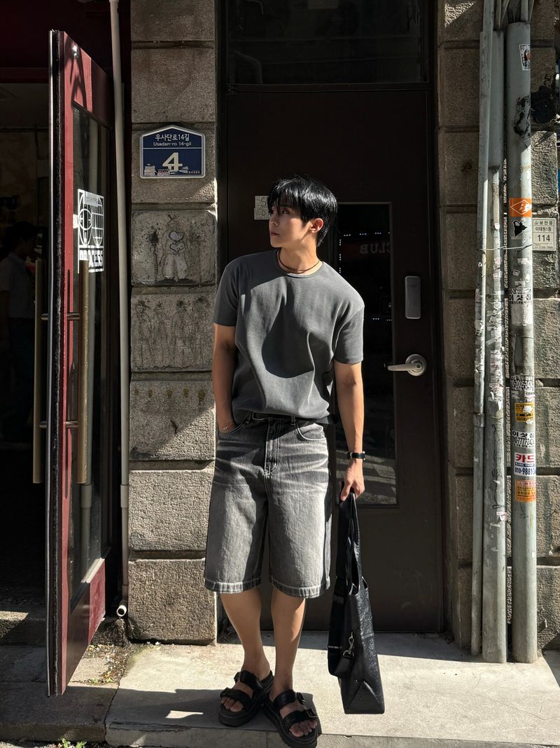 Stone washed bermuda denim pants