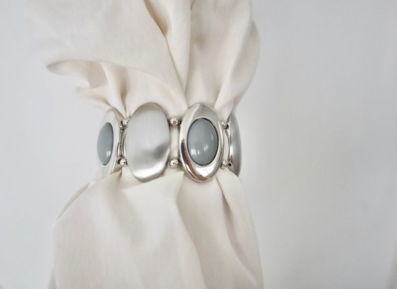 Oval bracelet watch 