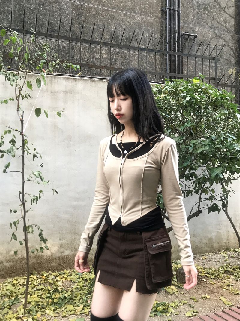Unique V-Strap Zipper Slim T-Shirt
