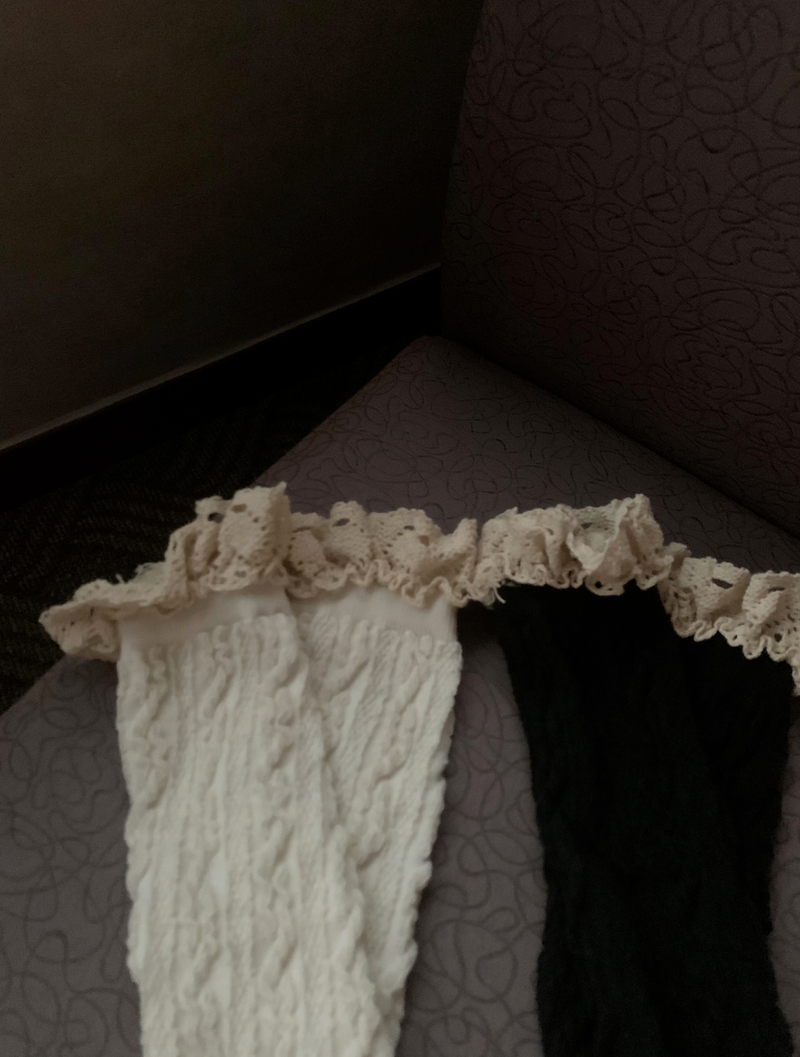 Romania Long Lace Socks (2color)