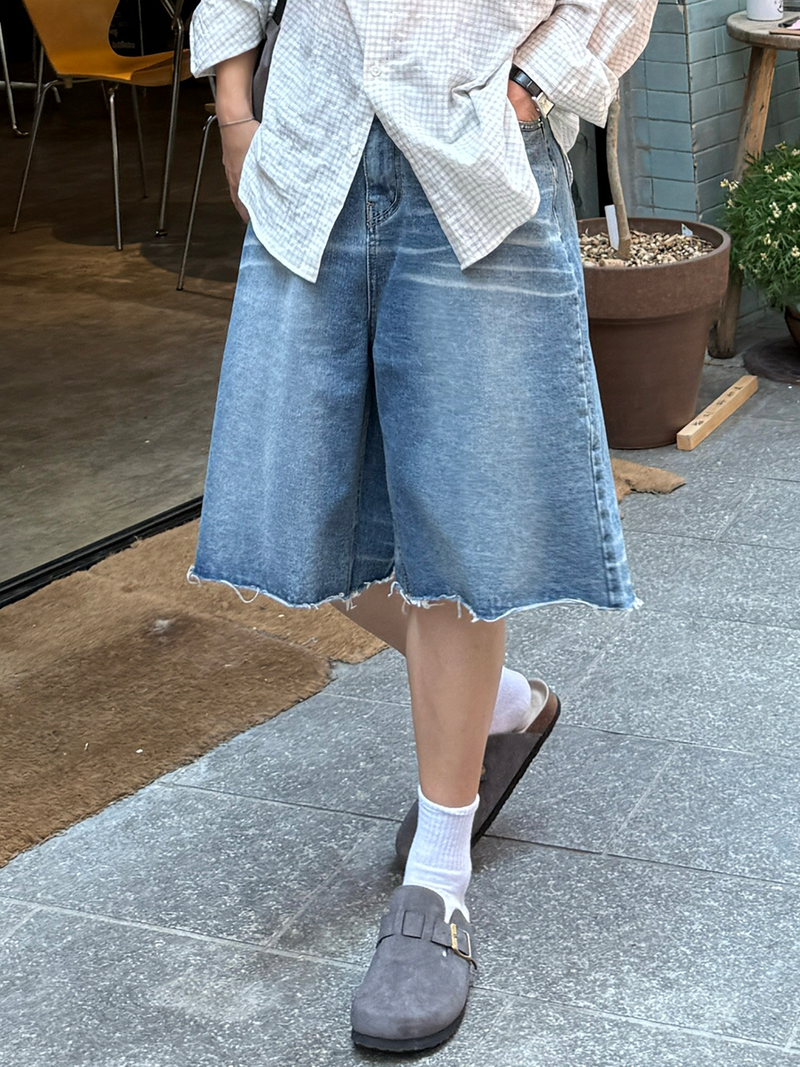 AVAND（アバンド）の「Lua cutting bermuda denim pants（Pants）」