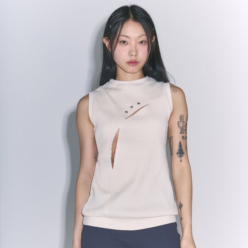 GYEOL(ギョル)の「 Eyelet Point Sleeveless (ivory)(Tops)」