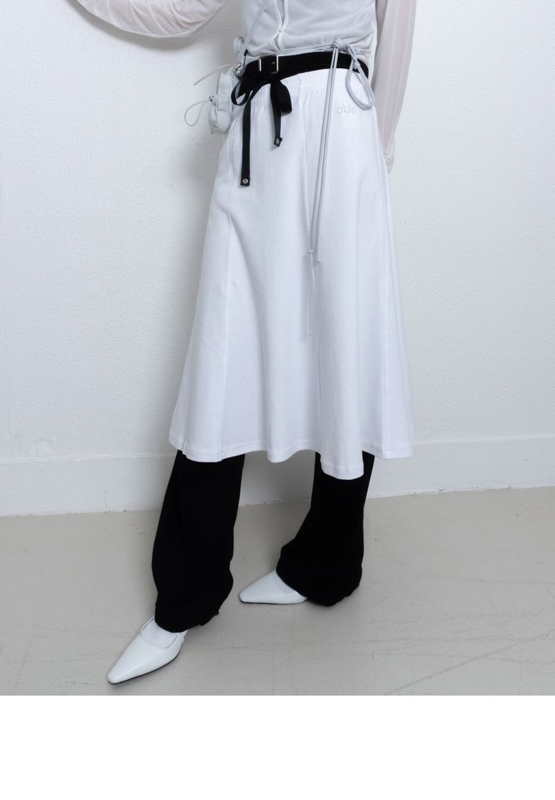 WOOHWA(ウファ)の「LILI FLARE SK WHITE(Skirts)」
