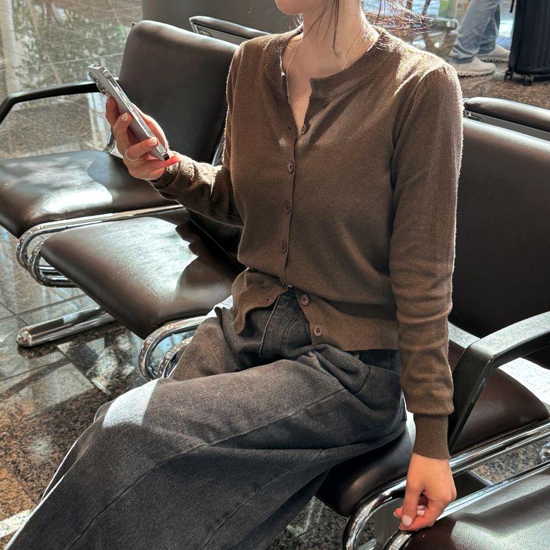 Mousse Modern Basic Simple Knit Cardigan