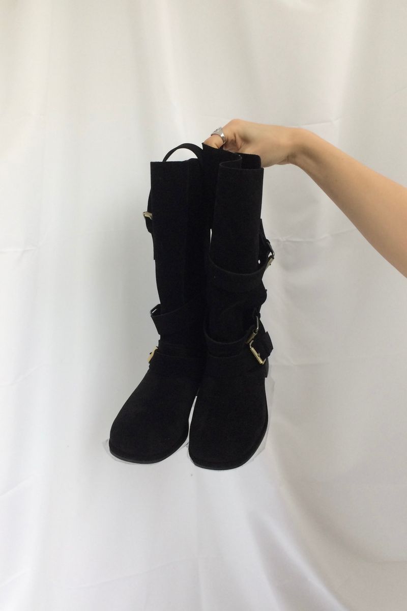 Loose Fit Buckle Boots