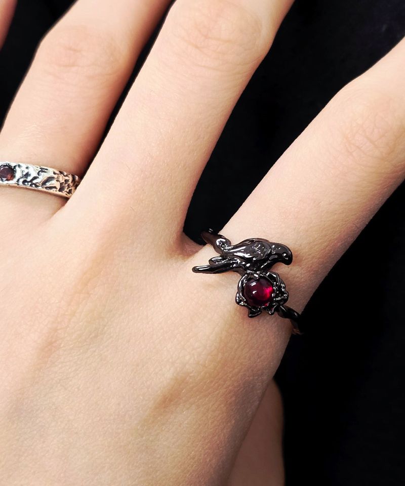 Raven Red Black Gothic Vintage Ring