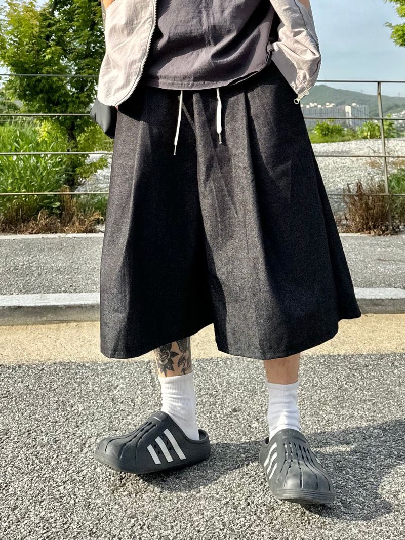 UNAIDUN（アネイダン）の「One tuck denim bermuda pants 1C（Pants）」