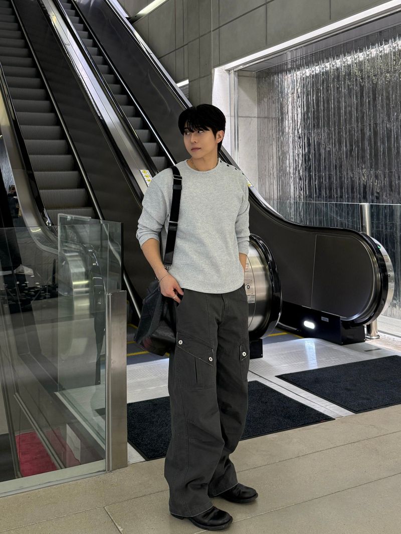 Deep garment pin dying cargo pants