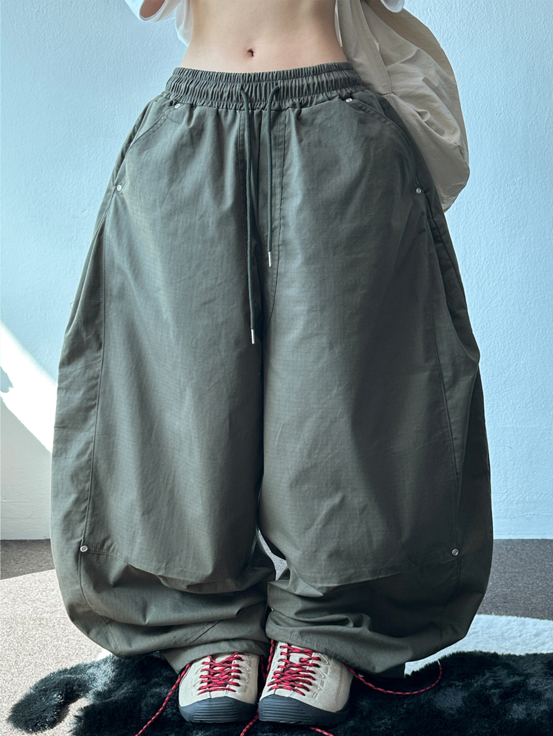 BACK ZIP HIP CAPPER BALLOON BIG LONG PANTS 💚🐣 - 3 COLORS