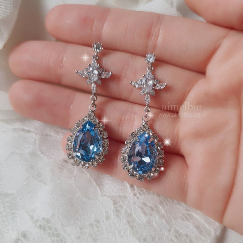Romantic Queen Earring - Light Sapphire