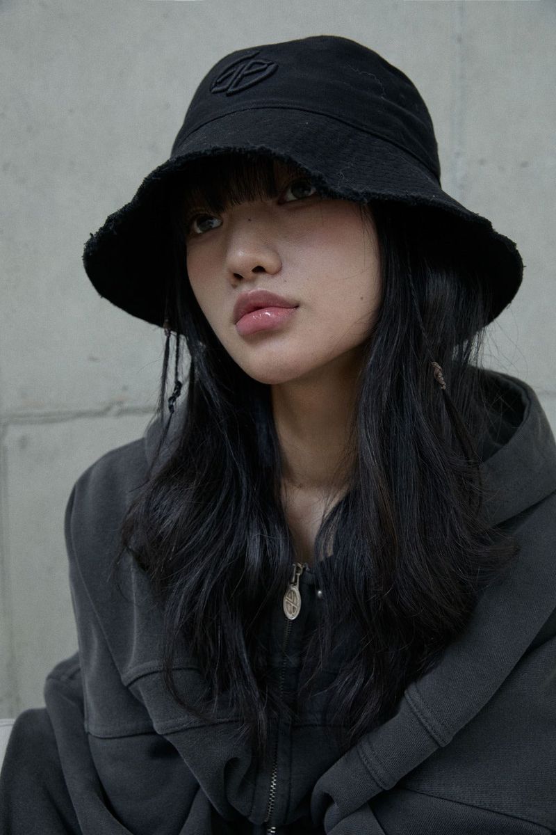 Crack point over bucket hat