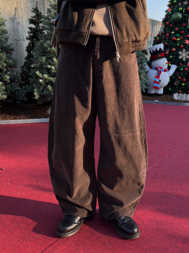 ESOO（イス）の「Forge Curved Corduroy Pants (3 Colors, S / M / L)（Pants）」