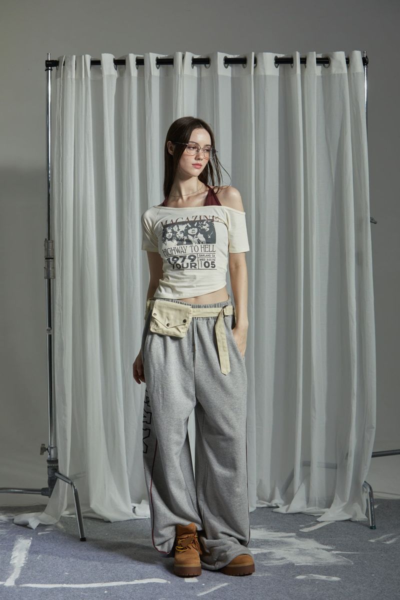 MAGAZINE HALTER TOP
