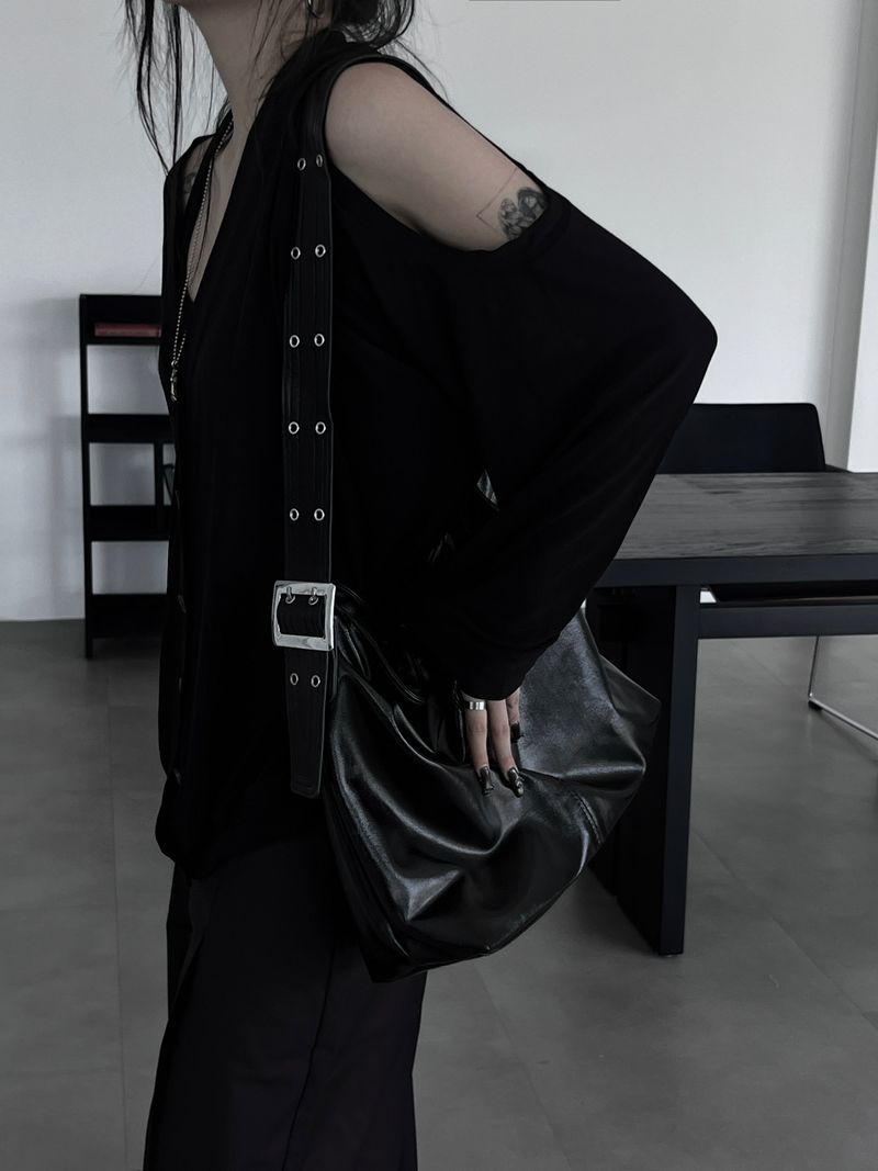 two-eyelet square shoulder bag