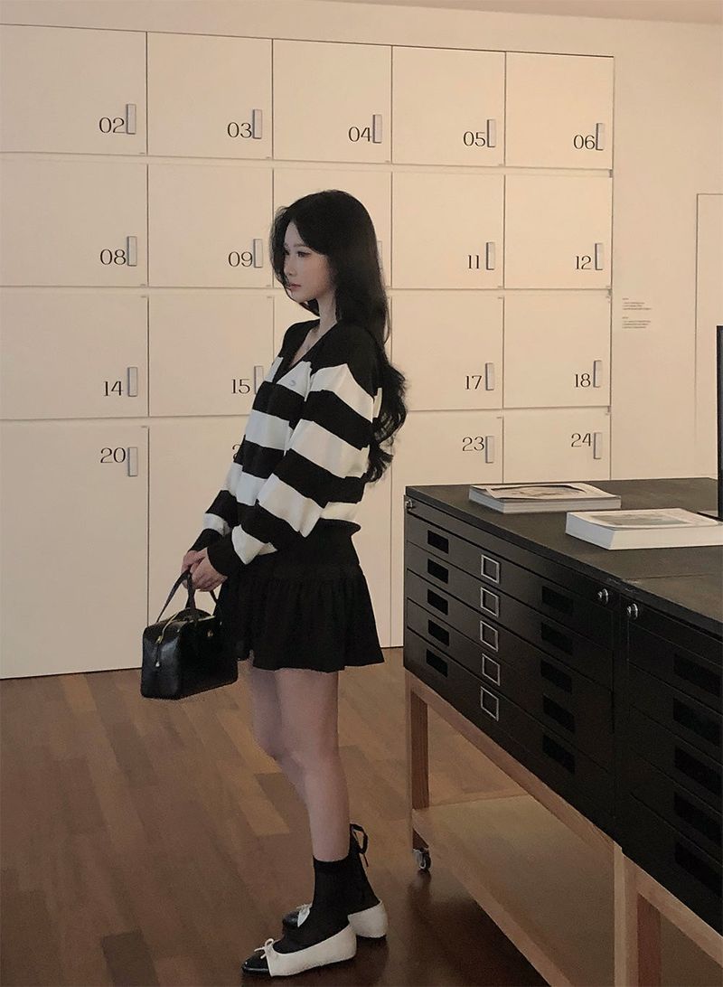 [MADE] striped deep V-neck knit