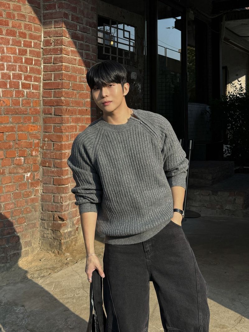 Going diagonal zipper knitwear