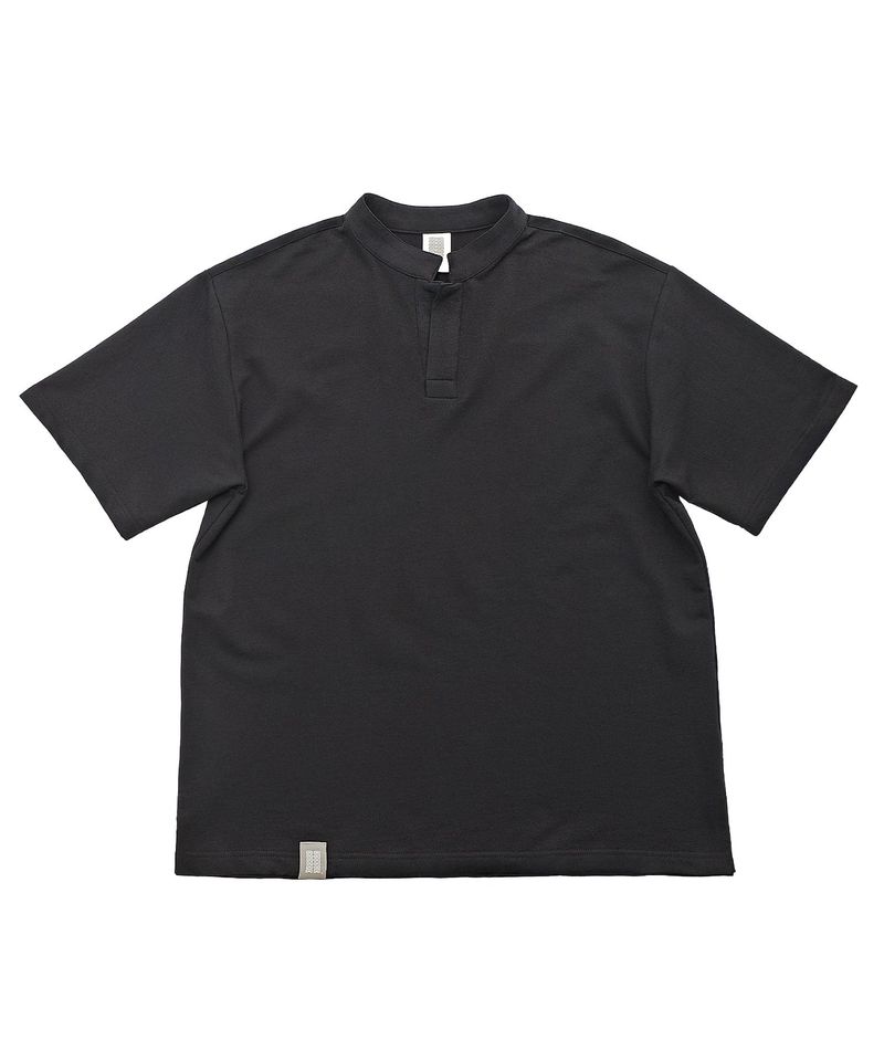 A NOTHING（アナッシング）の「S-C OPEN HENLEY-NECK 1/2 TEE (Black)（Tops）」