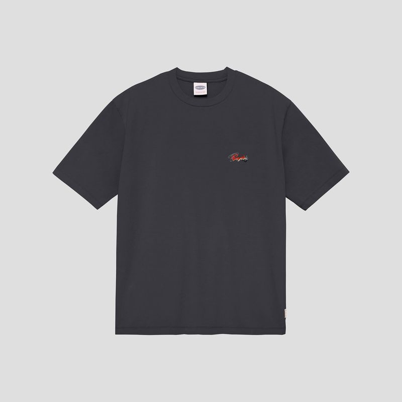 PARAGRAPH（パラグラフ）の「EMBROIDERED SCRIPT LOGO T SHIRT（Tops）」