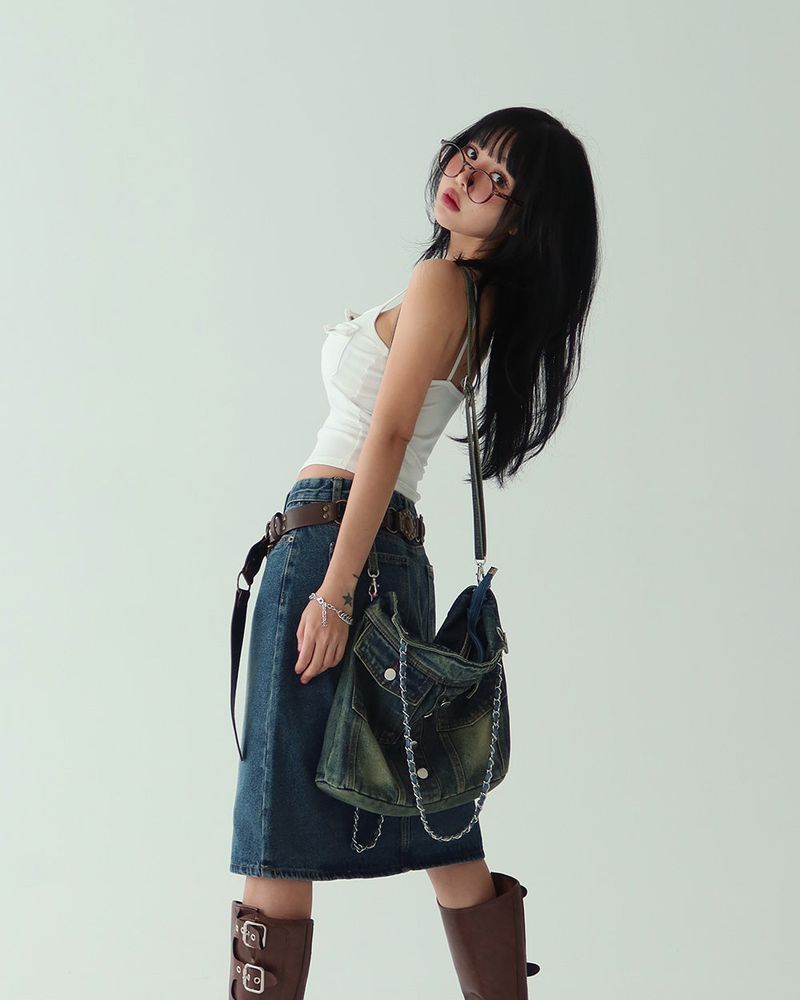Pocket and snap cap with built-in strap sleeveless