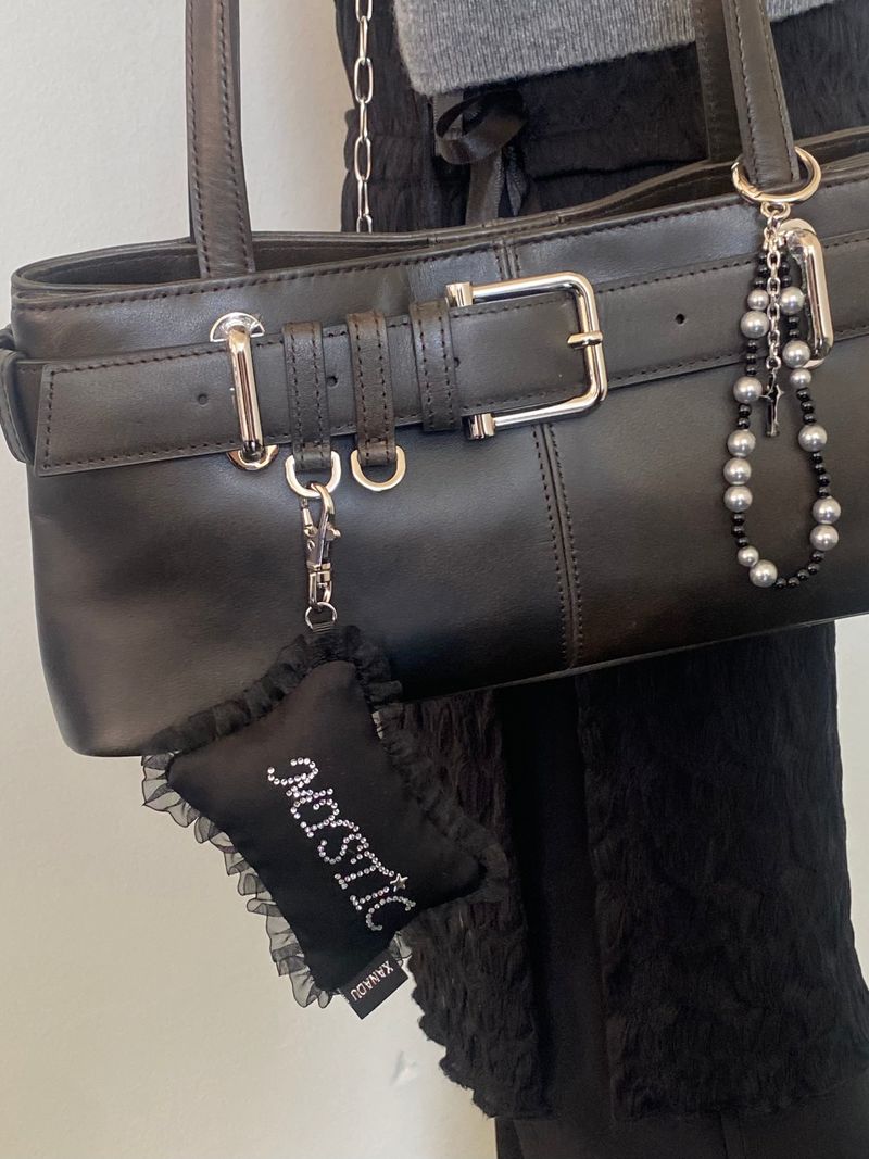  MYSTIC CUSHION KEYRING_BLACK
