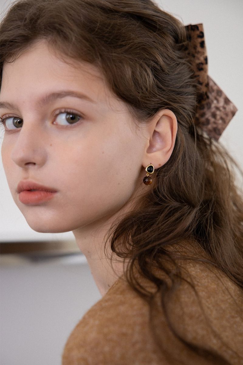 Black and brown gemstone drop earring