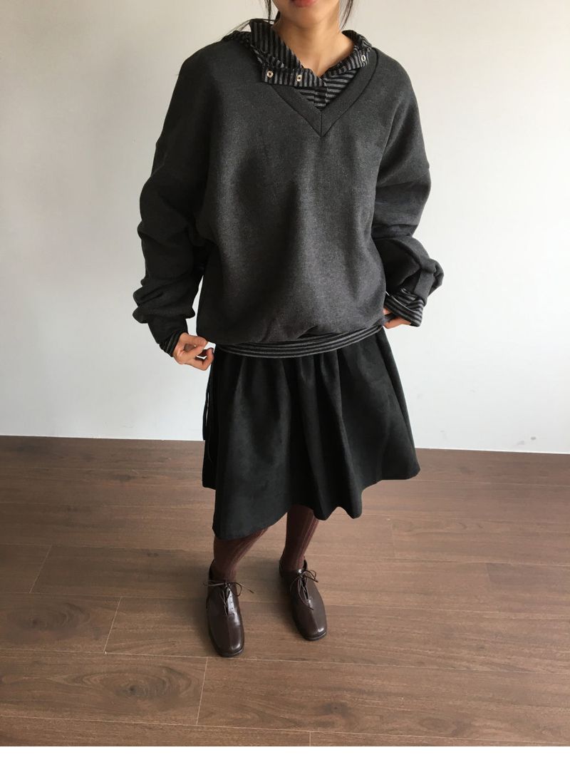 DUGGY（ダギー）の「Lilac Peach V-Neck Sweatshirt (5 Colors)（Tops）」