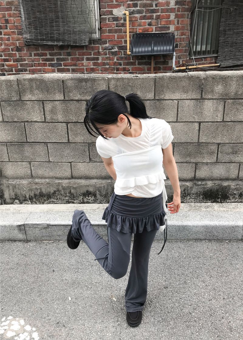 RUFFLE ON PANTS